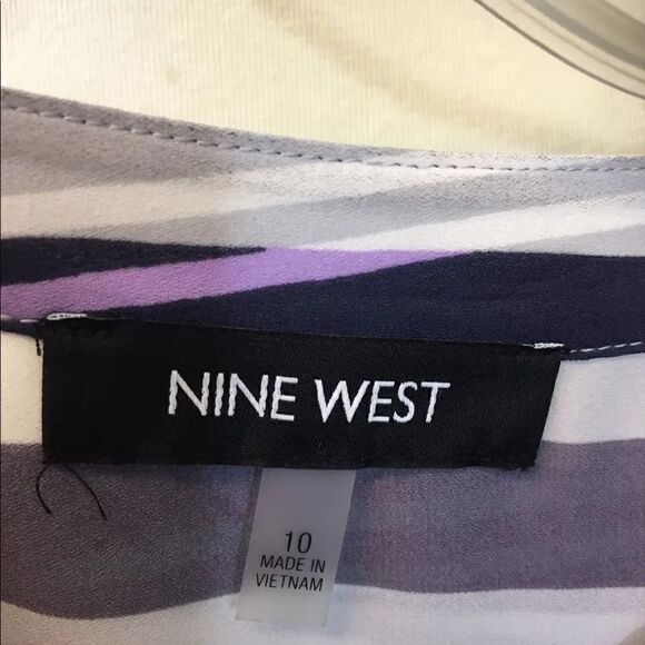 Nine West Sleeveless V-neck #92 - Picture 3 of 3